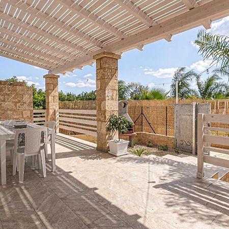 Resort Almaredamarra Con Piscina E Idromassaggio Sul Mare Torre San Giovanni Ugento Exterior foto